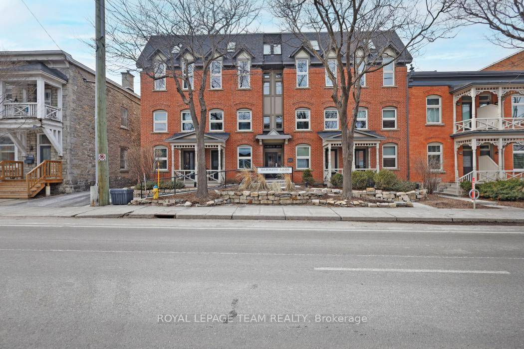 This stylish one bedroom loft condo offers modern urban living in the heart of the market district.