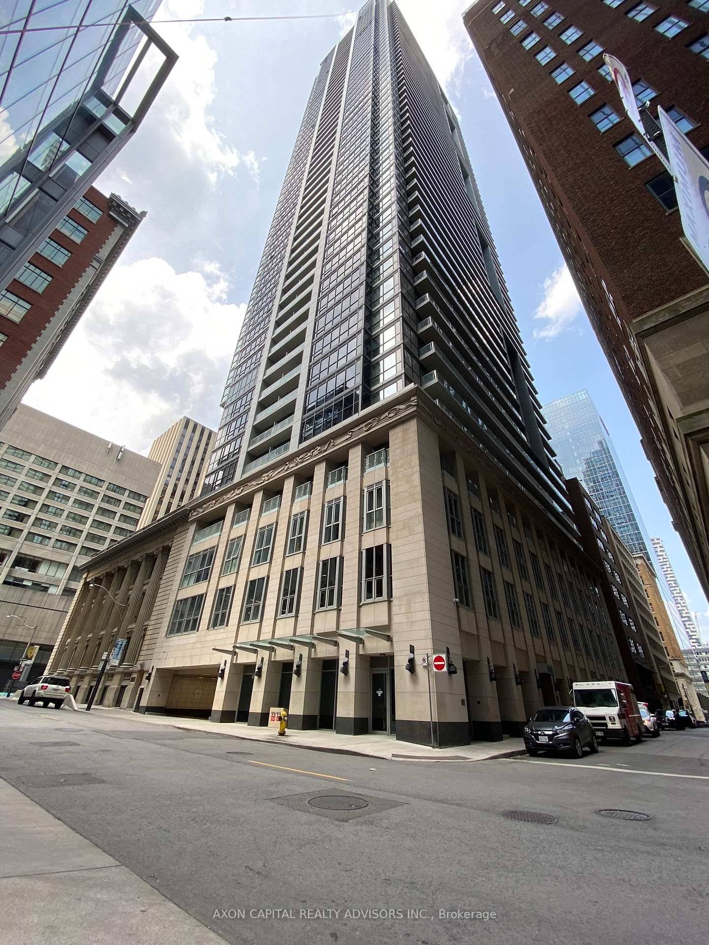 Beautiful 2 Bedroom Corner Suite At Indx Condos In The Heart Of Toronto's Financial District.