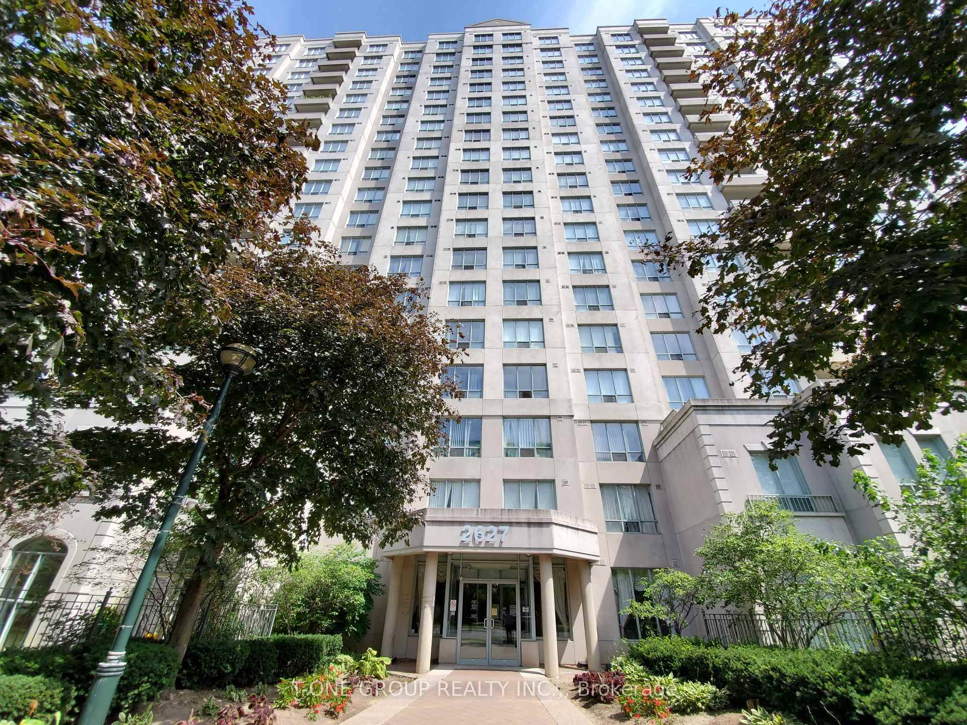 Furnished Introducing A Well Kept 1 Den At Prime Location.