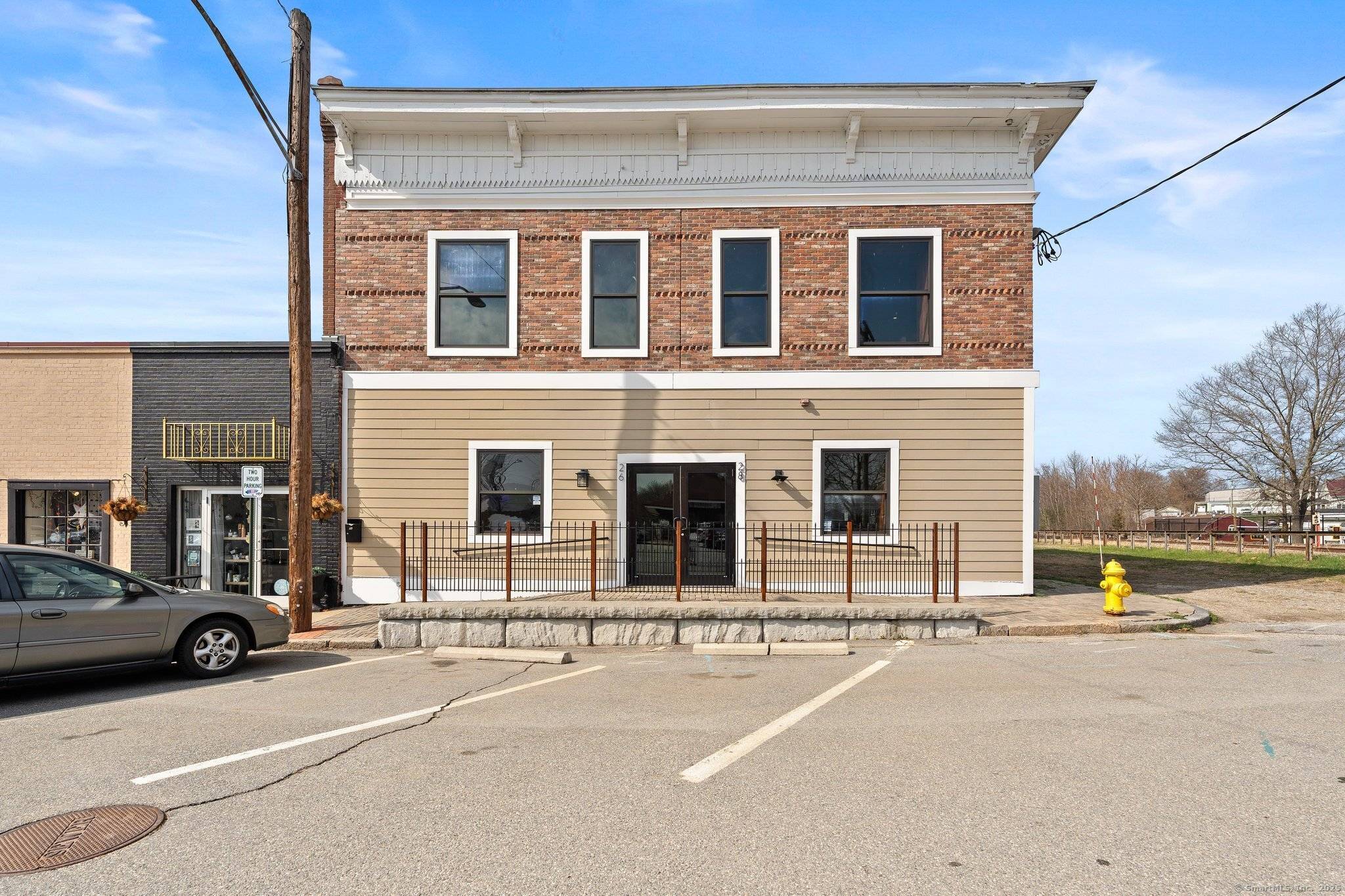 Exceptional Investment Opportunity Fully Renovated Restaurant Bar in the Heart of Historic Putnam, CT Presenting a rare and unparalleled opportunity to own a 5, 194 sq ft, fully modernized restaurant ...