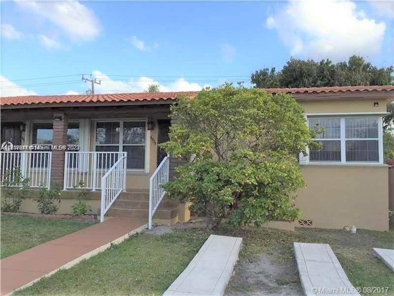 Location ! Beautiful 2 Bedrooms 1 Bath Duplex close to Coral Gables, Shops, Restaurants, Airport, Expressways.