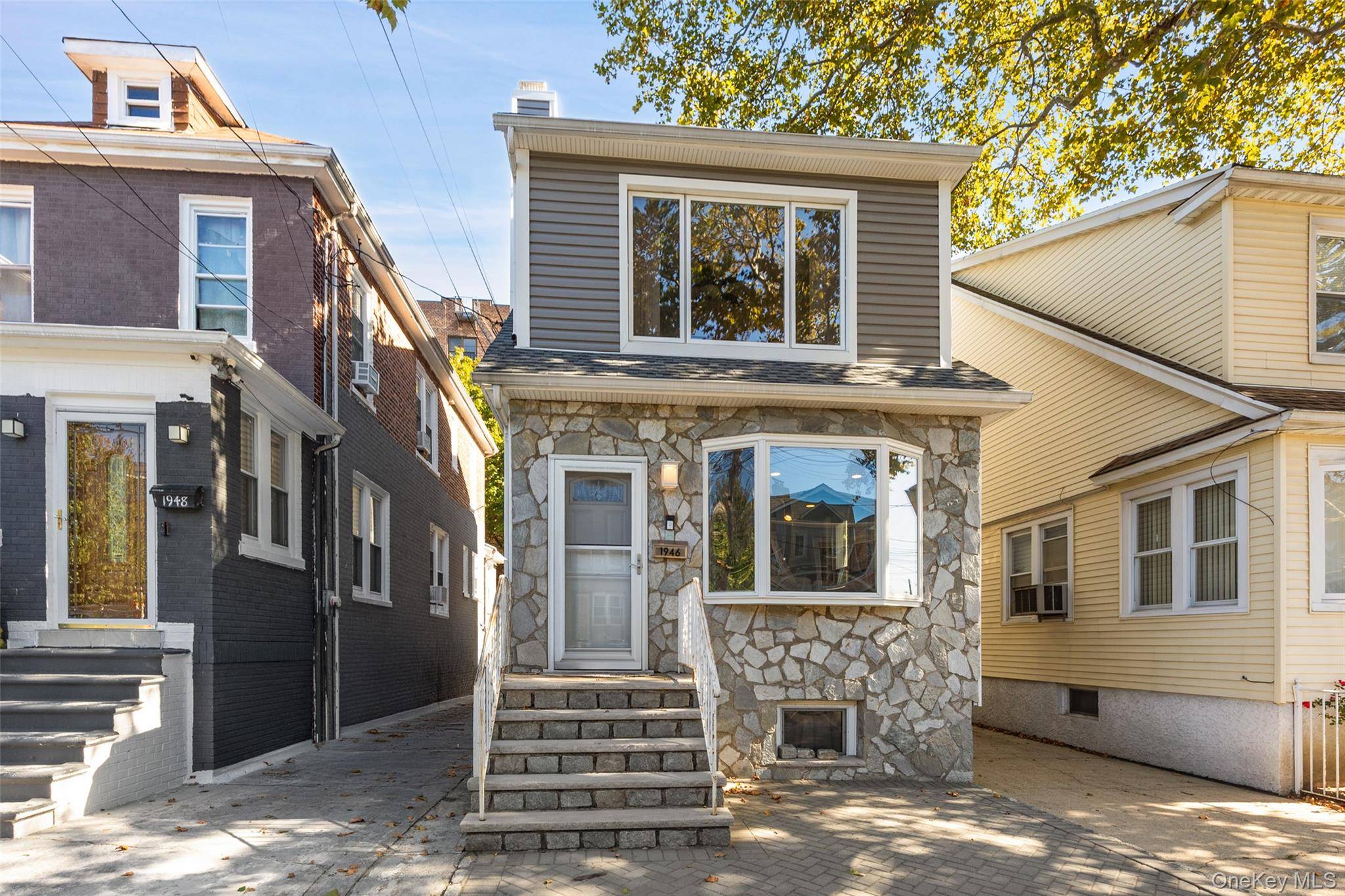 Welcome to this beautifully maintained home in Morris Park !