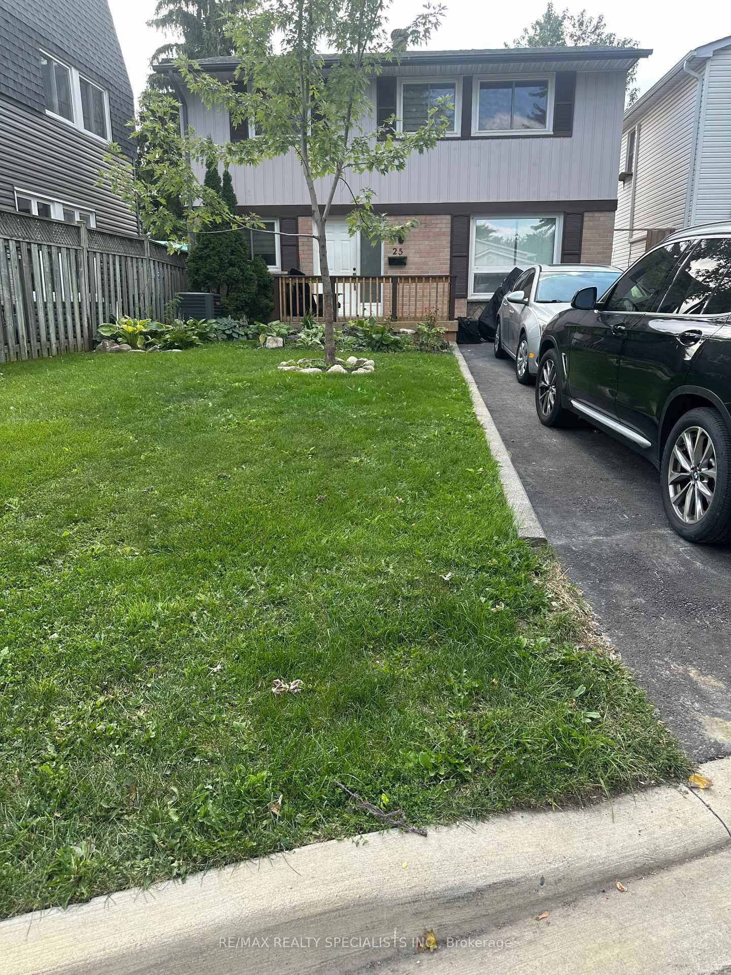 Welcome to 25 Homer square Brampton !