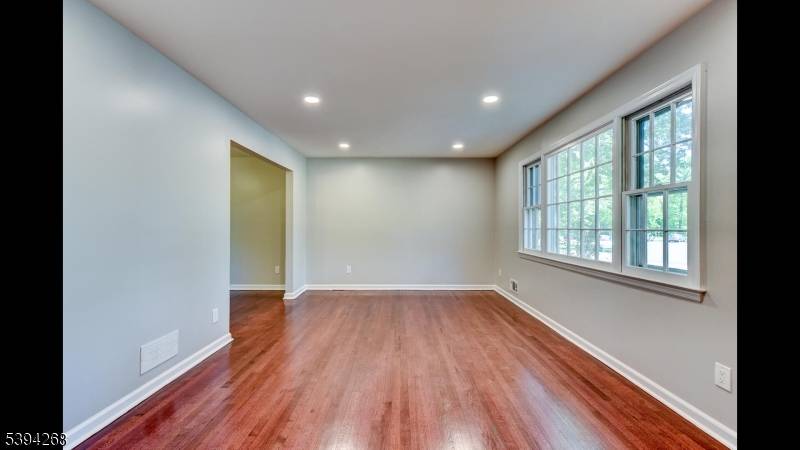 Charmng updated colonial in the heart of Greenbrook.