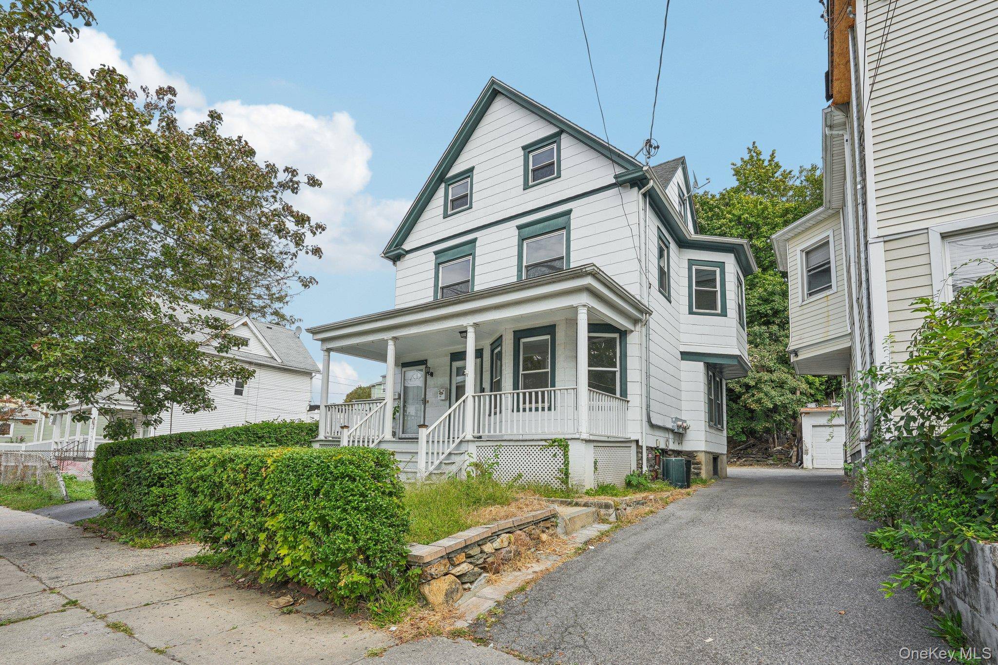 Conveniently located duplex.