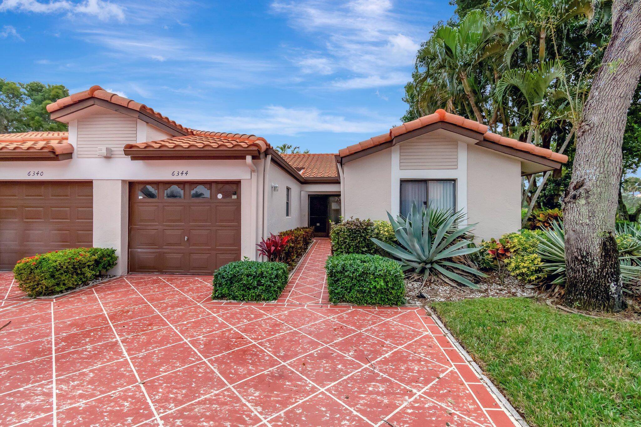 Welcome to the vibrant adult community of Huntington Pointe, located within the serene locale of 6344 Kings Gate Circle in Delray Beach, Florida.