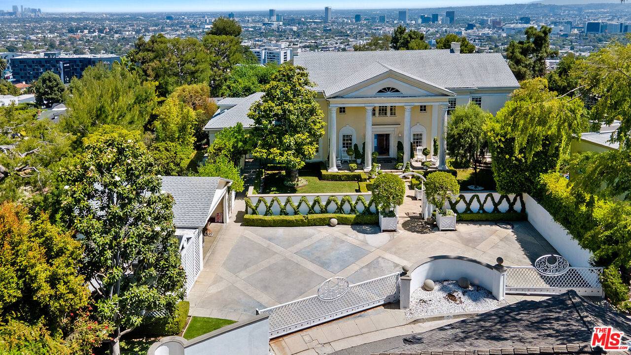 1350 Belfast Dr 4BR Sunset Strip La