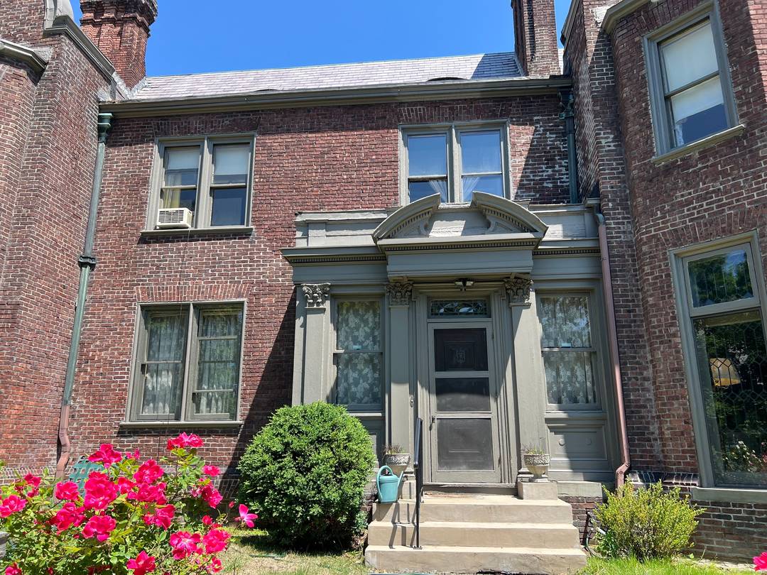 Architectural Masterpiece 1901 Historic Mansion Step back into the elegance of the Gilded Age with this extraordinary historic mansion, nestled in the heart of Waterbury once hailed as the Brass ...