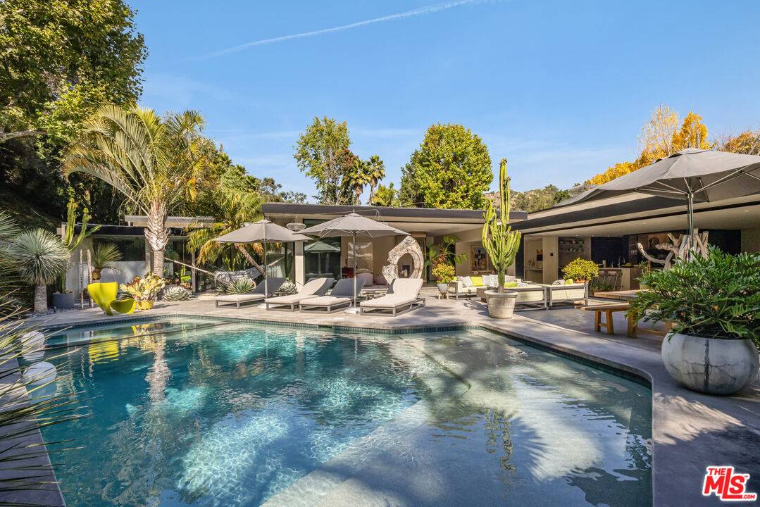 1087 Moraga Dr 3BR Brentwood La