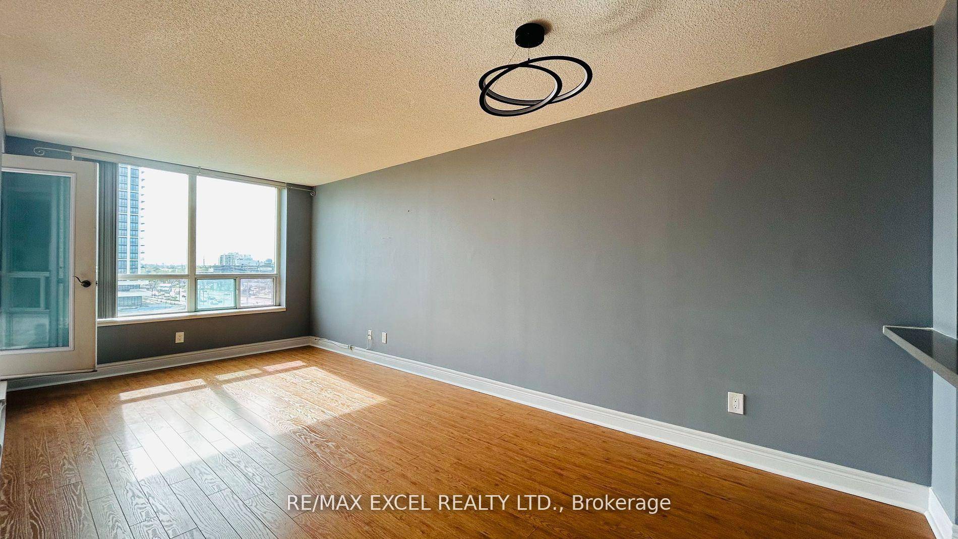 Newly Renovated One Bedroom and one bathroom unit at Thornhill Towers In High Demanding Area.