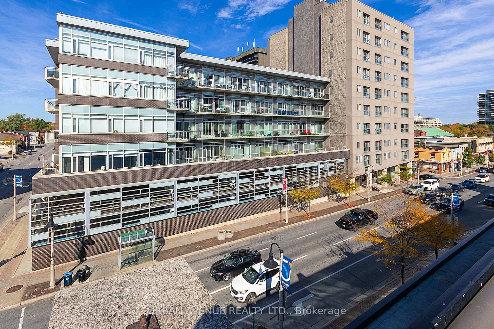 Discover this stylish open concept 1 plus den condo.