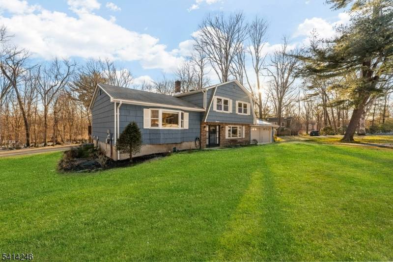 Discover this inviting split level in the desirable Eyland Woods neighborhood.