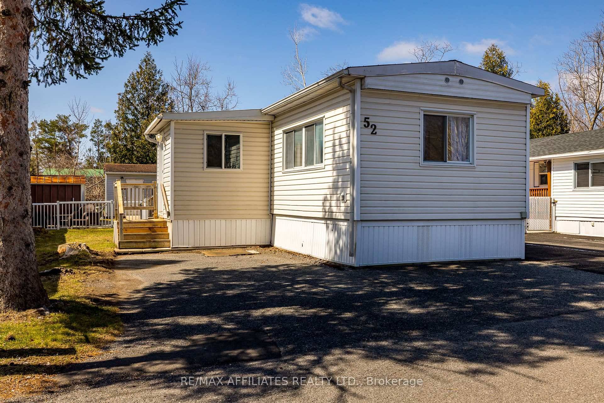 Cozy Stittsville Mobile Home !