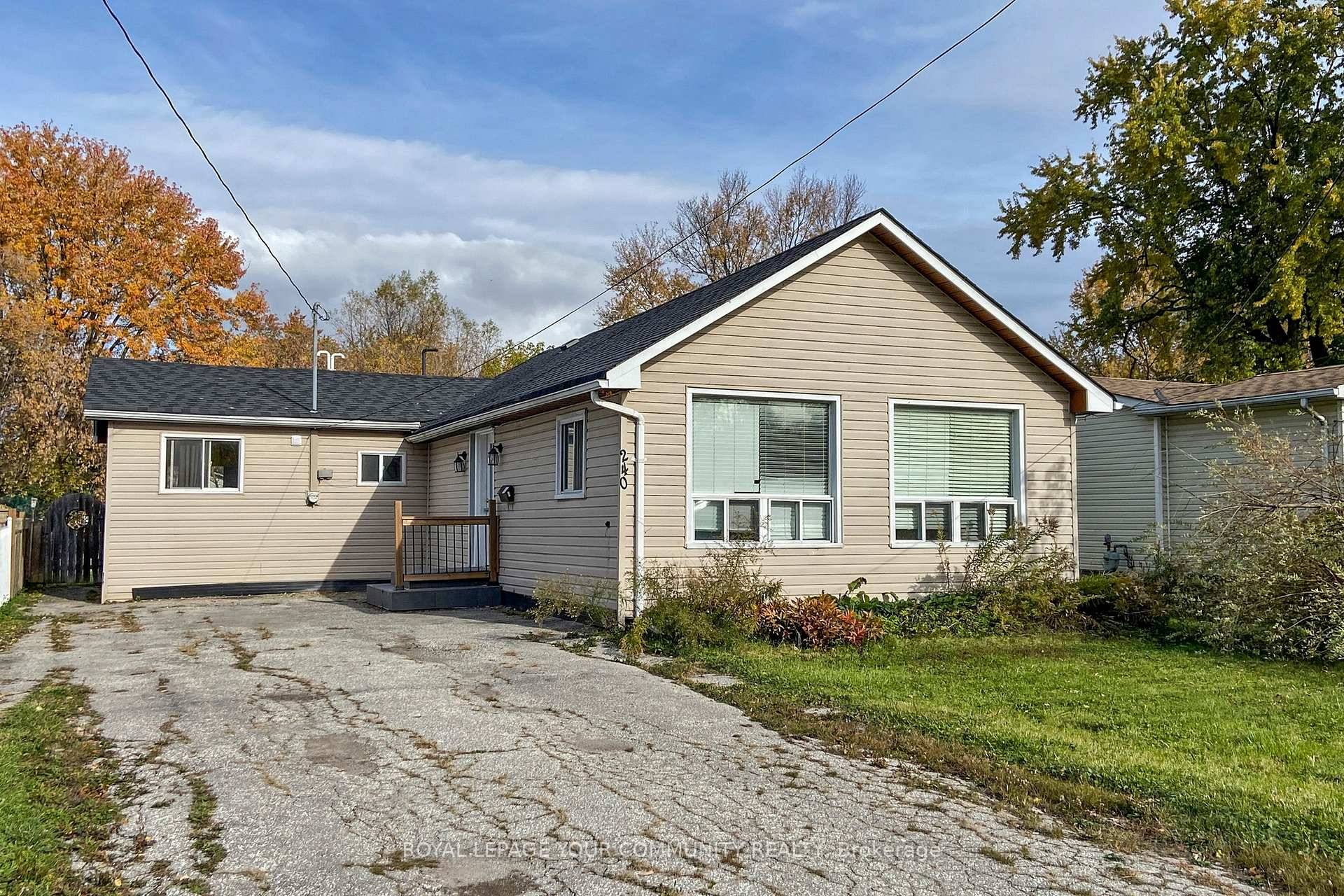 Extra deep lot ! Great starter home or perfect for someone ready to downsize.