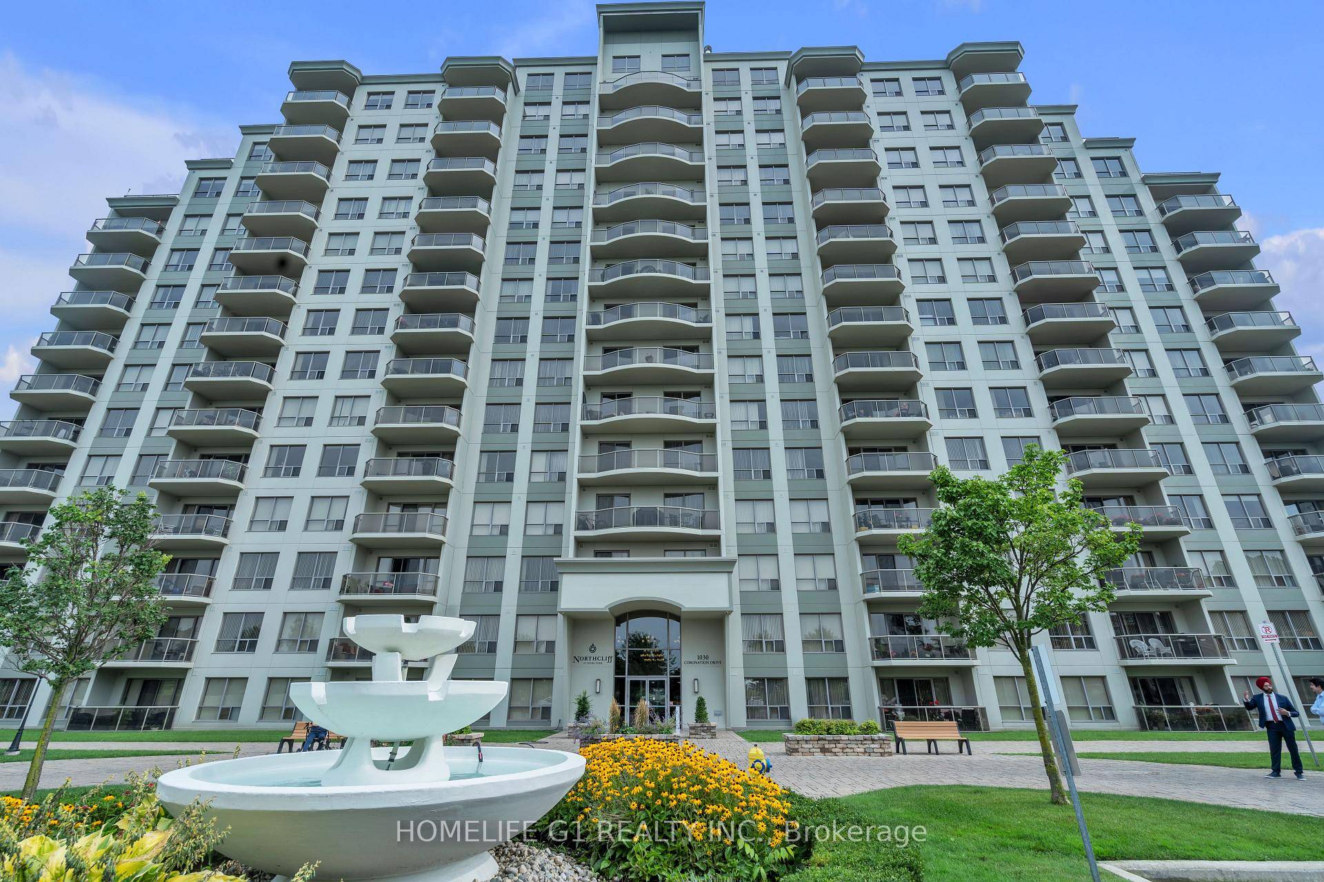 Experience urban sophistication and comfort in this spacious 10th floor corner unit with a large balcony, 1360 sqft, 2 bedrooms with a den, 2 full bathrooms, including 2 dedicated basement ...