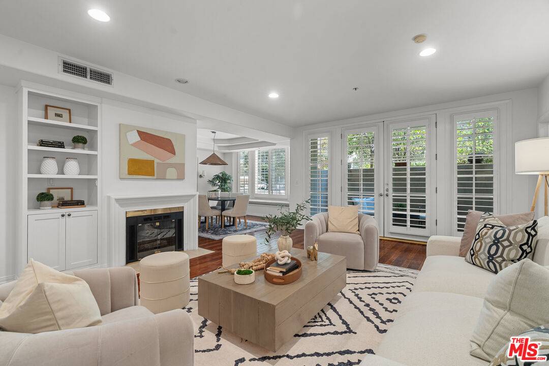 575 S Barrington Ave 3BR Brentwood La