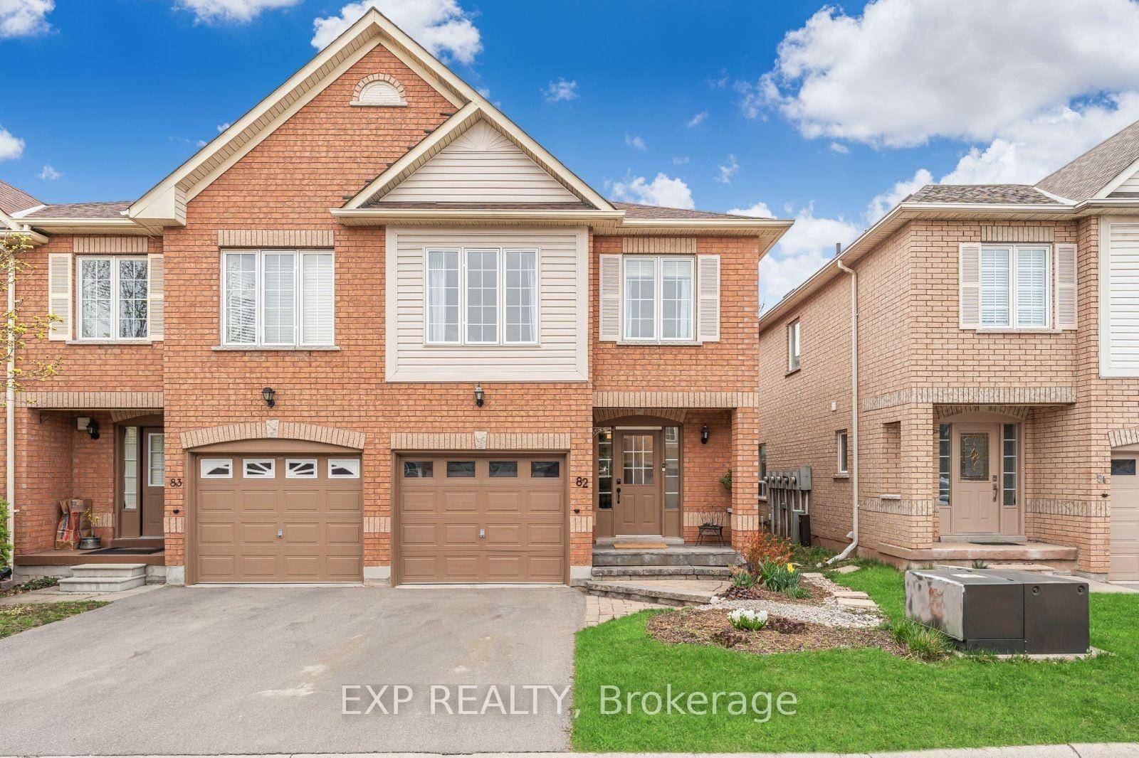Welcome to 82 1489 Heritage Way, a beautifully kept end unit townhome nestled in the heart of Glen Abbey one of Oakville's most sought after and family oriented neighbourhoods.