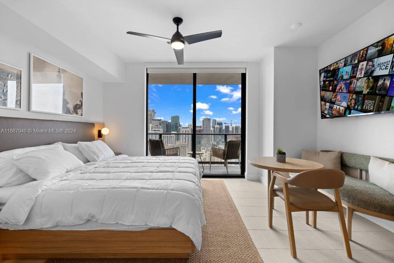 Experience elevated living in this sophisticated new studio, where comfort and luxury converge, and hotel inspired amenities enhance your everyday.