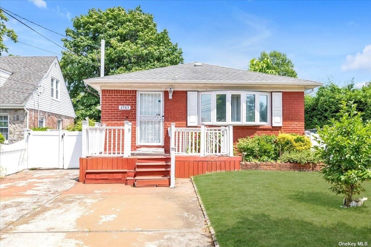 3 Bedroom, 1 Full Bath Ranch Set On 40 X 117 Property With 1.