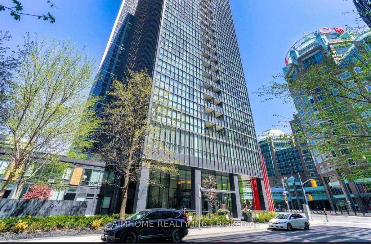 Luxury X Condo, Gorgeous Bright 2 Bedroom 2 Washroom South West Corner Unit.