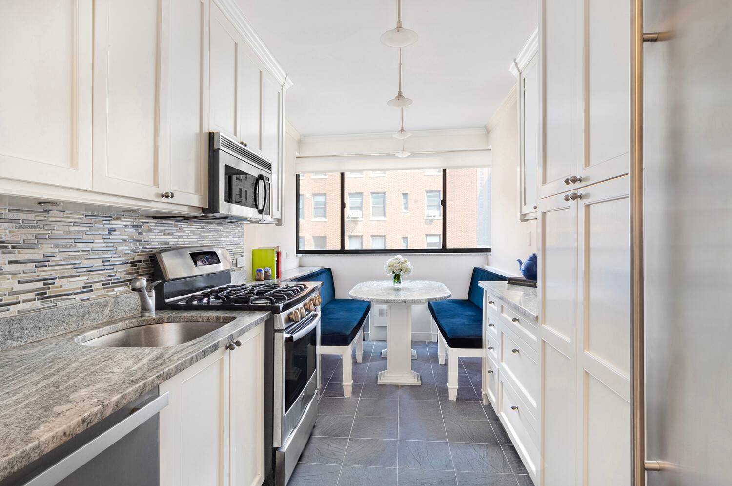 Sun filled condo in a choice Upper East Side location between Park and Lexington Avenues !
