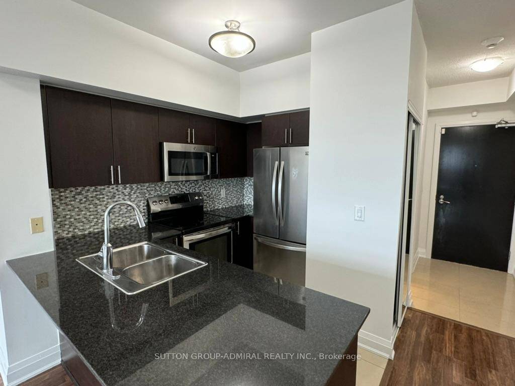 Bright And Beautiful 1 Bedroom Unit With Unobstructed North Views In High Demand Thornhill Area.