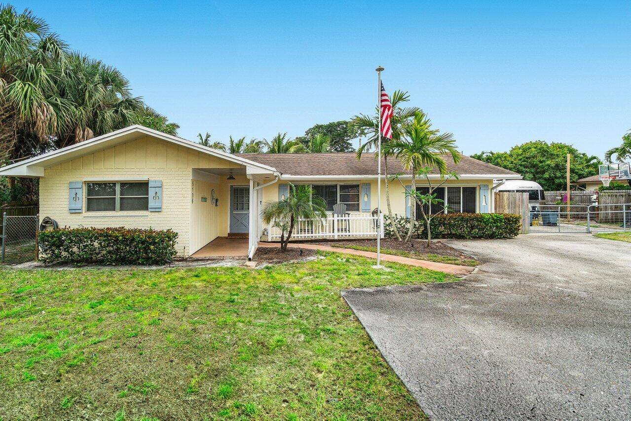 Welcome Home to Palm Point were you have direct access to the ocean !