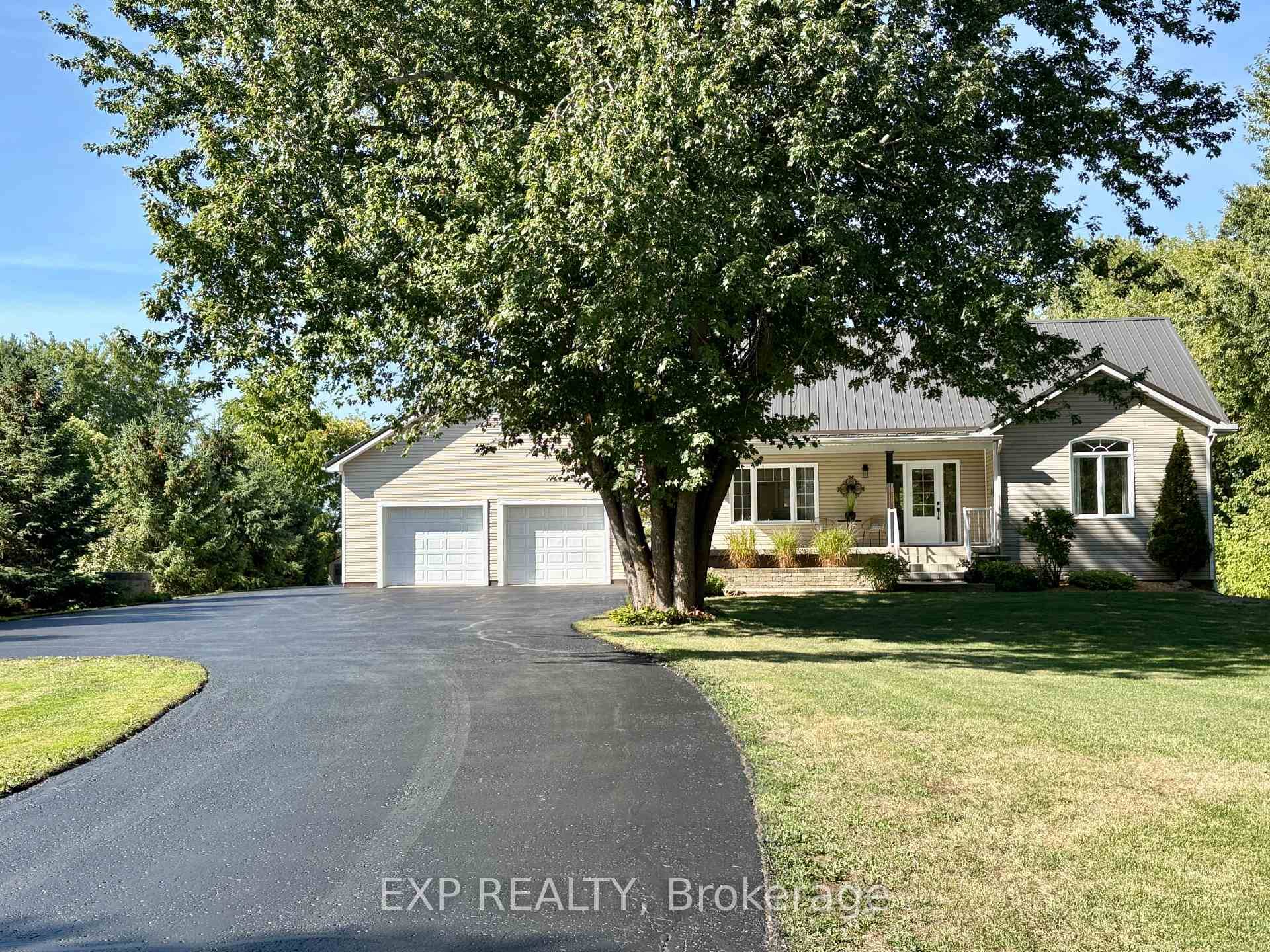 Well maintained 2 bedroom PLUS 2 bedroom in law suite !