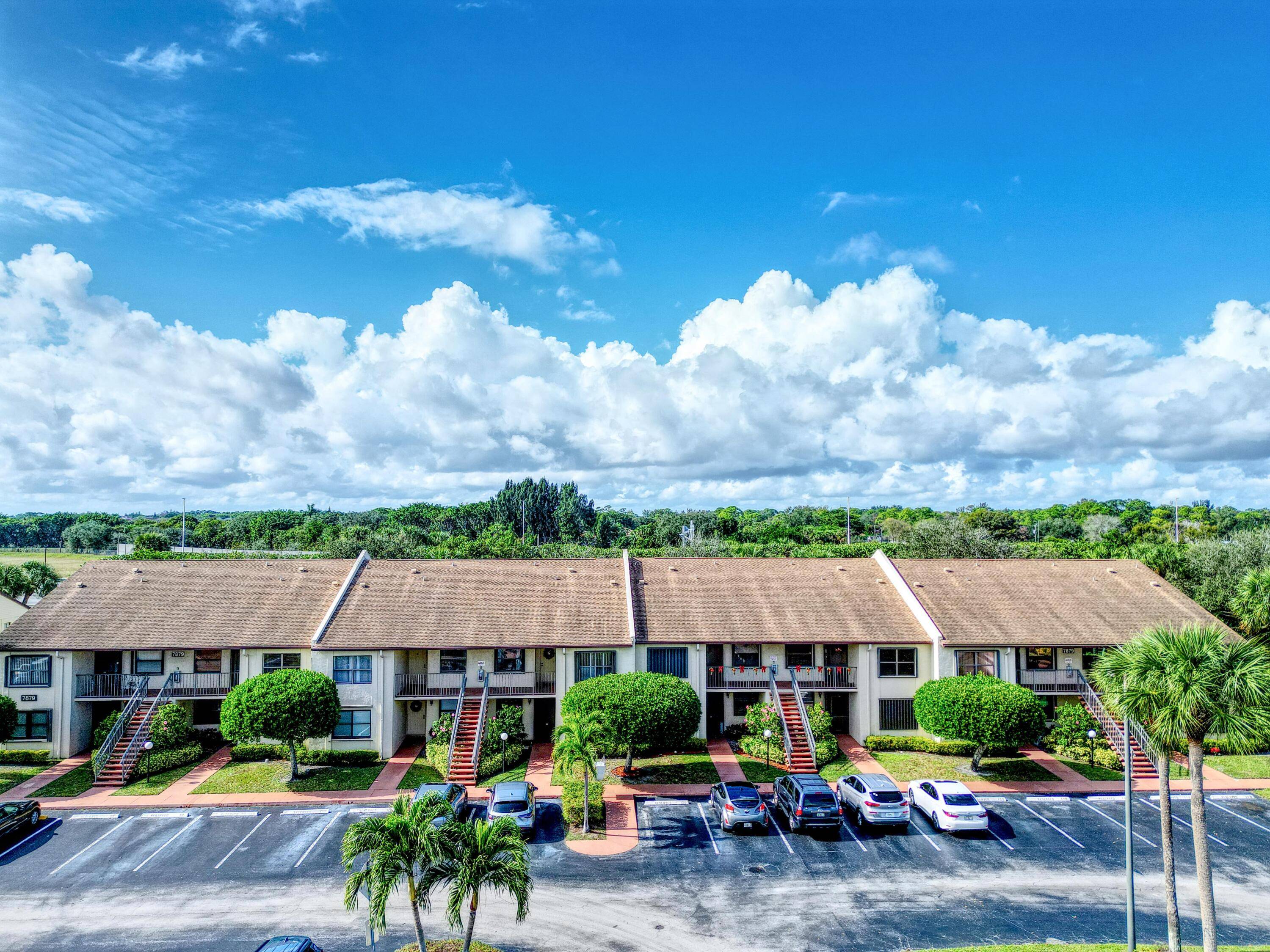 5000 BUYER CREDIT ! Enjoy the best of Willow Bend in this HUGE almost 1400 sq feet freshly painted, spacious 2nd floor condo !