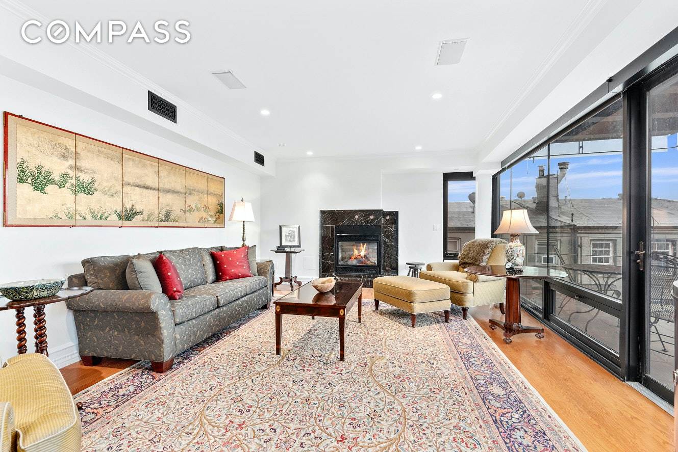 Fabulous Boutique 1602 sf 3 Bedroom 2 bath condo in prime Brooklyn Heights, has it all INC your own terrace with stunning sunset views !
