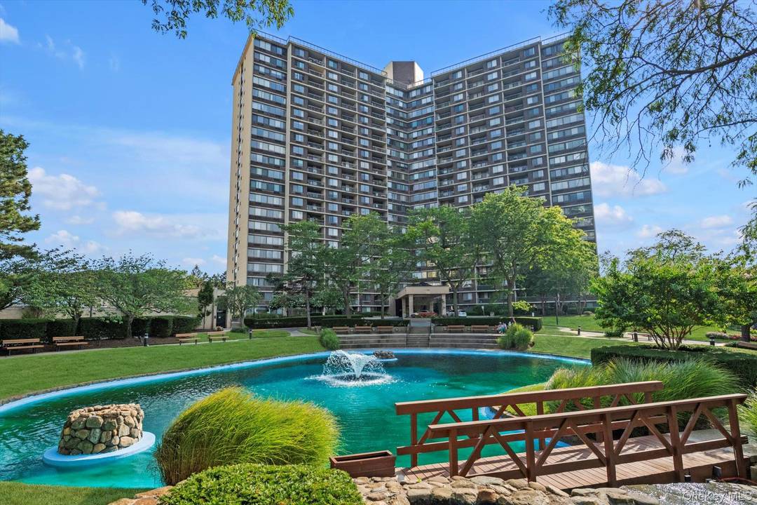 Welcome to the prestigious luxury condo Bay Club, a full service gated community offering 24 hour security, doorman, and concierge services.