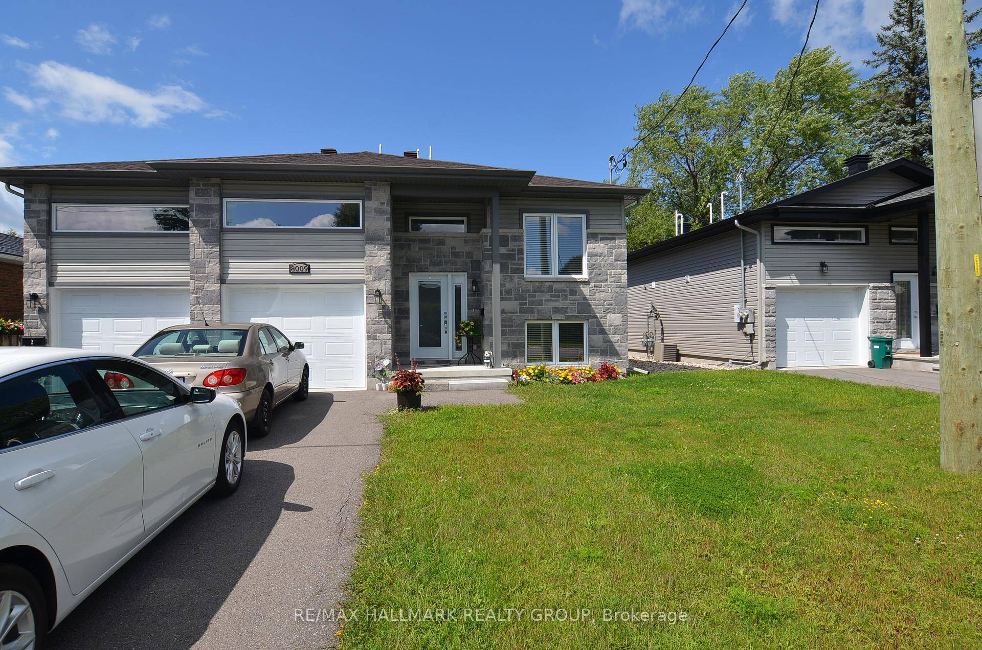 Fantastic location just 15 min drive to downtown Ottawa.