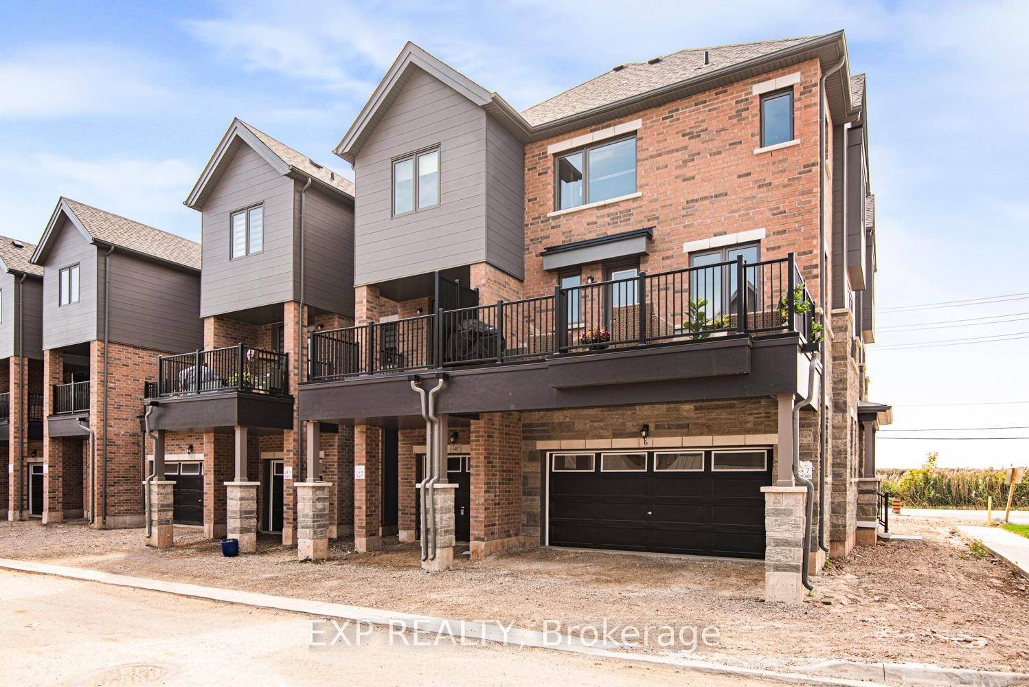 Discover a breathtaking new freehold townhouse in Oakville, Ontario, boasting picturesque views of a serene pond and a future park.
