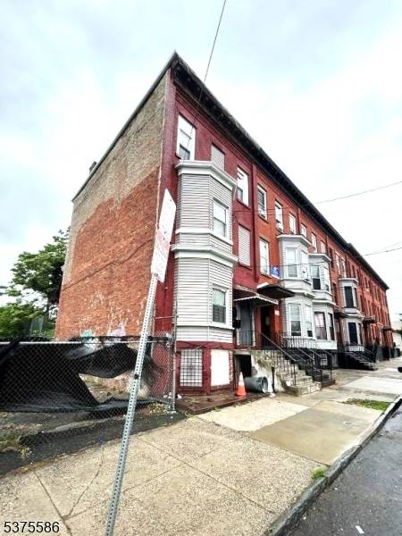 3 FAMILY HOME GREAT INVESTMENT POTENTIALLocated in a bustling urban neighborhood, this 3 family property offers an excellent opportunity for investors or owner occupants looking to generate rental income