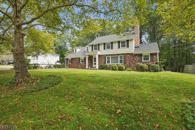 Enjoy comfortable living in this spacious four bedrm Colonial w plenty of versatility to suit your lifestyle !