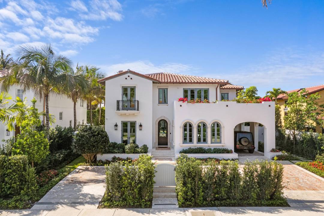 IN TOWN, NEW CONSTRUCTION !