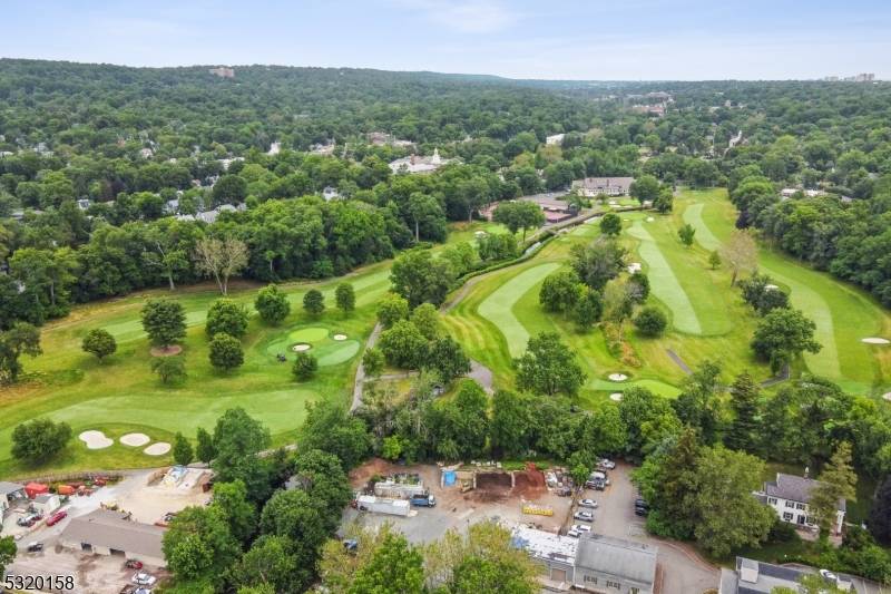 An extremely unique opportunity for development !