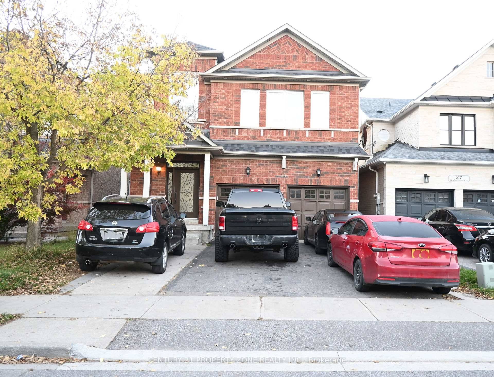 Welcome to 39 Harbourtown Crescent, a bright and beautifully maintained home in a peacefulBrampton neighbourhood !