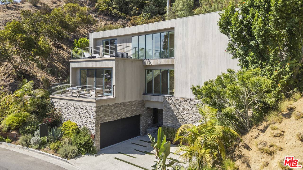 2756   Westshire Dr 3BR Hollywood Hills East La