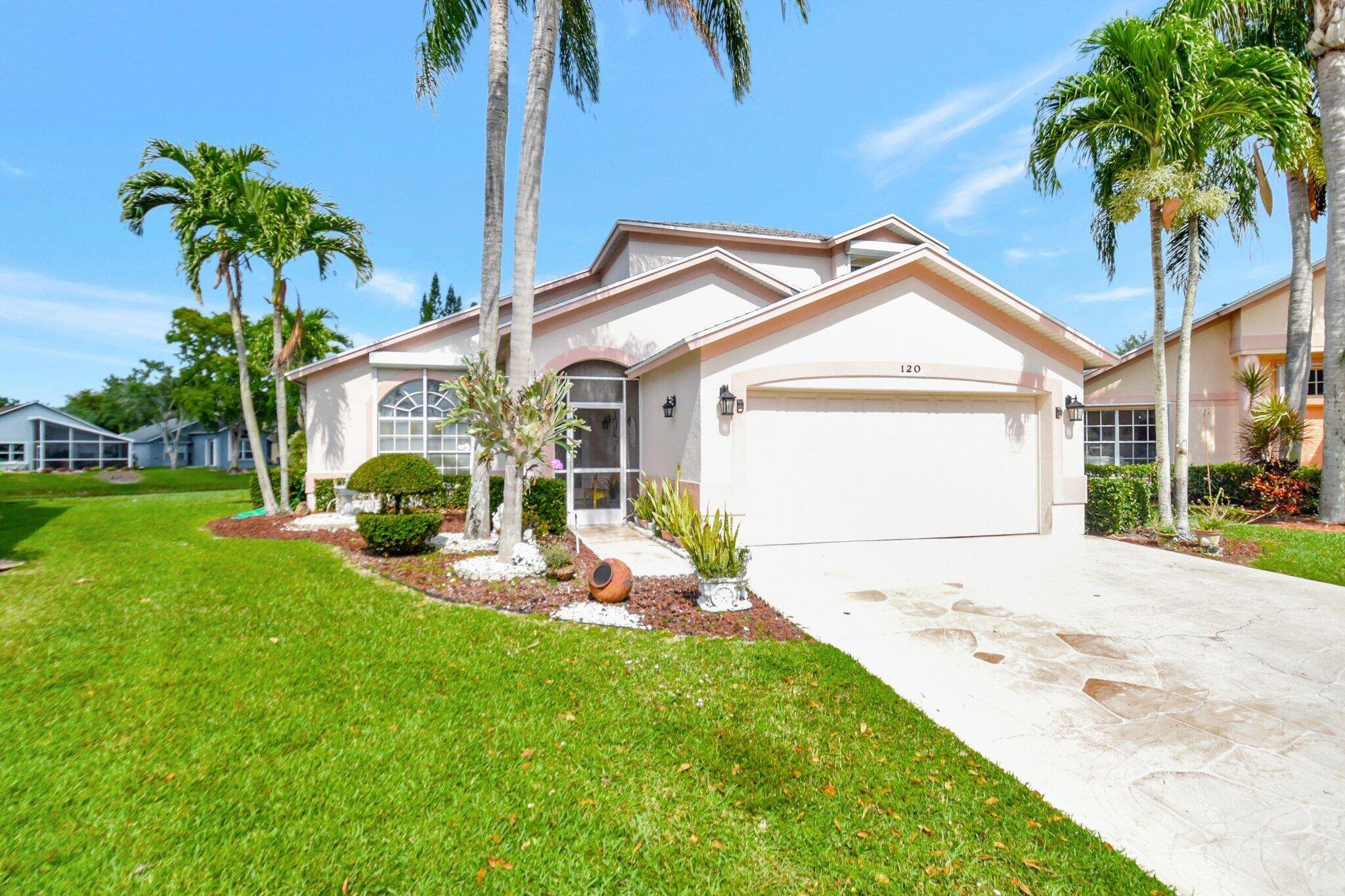 This 3 2 1 Waterfront home is customized to enhance your lifestyle.