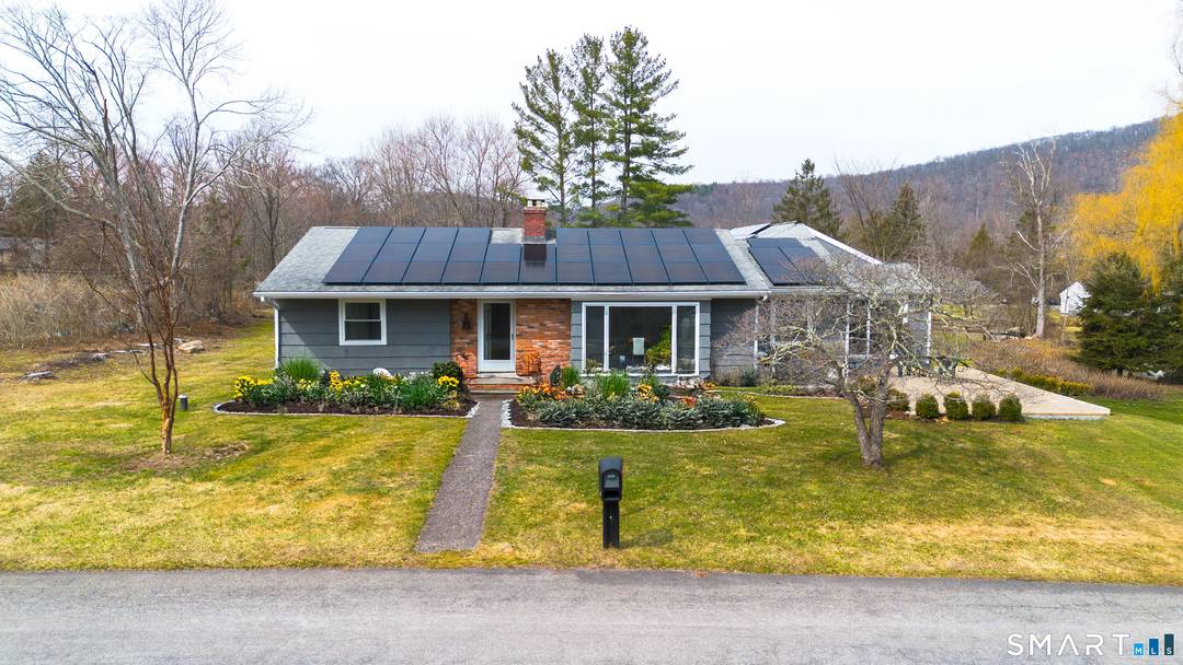 PRICE IMPROVED Discover 8 Mountain View Drive a captivating 5 bedroom retreat boasting over 2, 290 square feet of stylish upgrades.