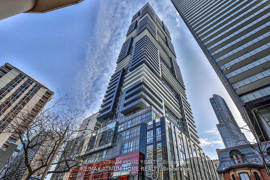 Amazing Location In Heart Of Dt, Yc Condo 1 1 Unit, Steps To College Subway Station, Bloor St, Yorkville, Restaurants, Etc.