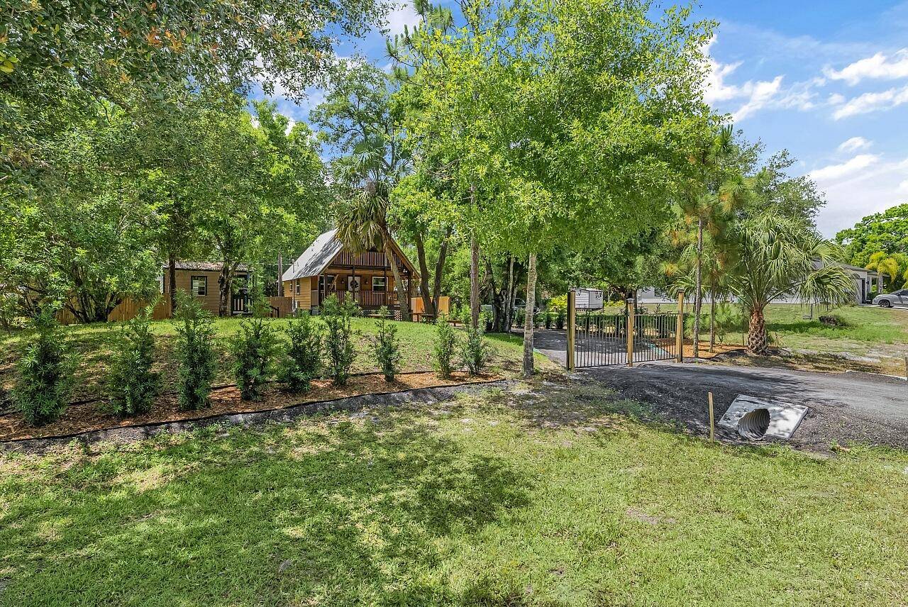 A True One of a Kind Country Escape !