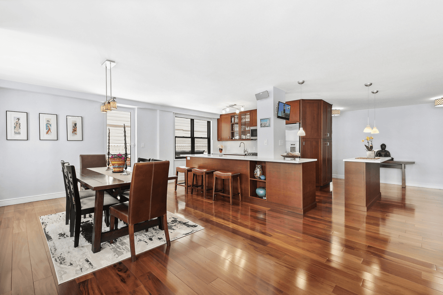 Perched high above Murray Hill, enjoying blue skies and open city views, is a 3 bedroom, 3 bath cooperative apartment in excellent, move in condition.