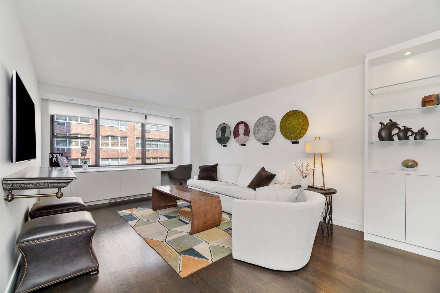 Enjoy 301 E 69th Street, a Co Op located in Lenox Hill, with a Full Time Doorman and staff to enhance your living.