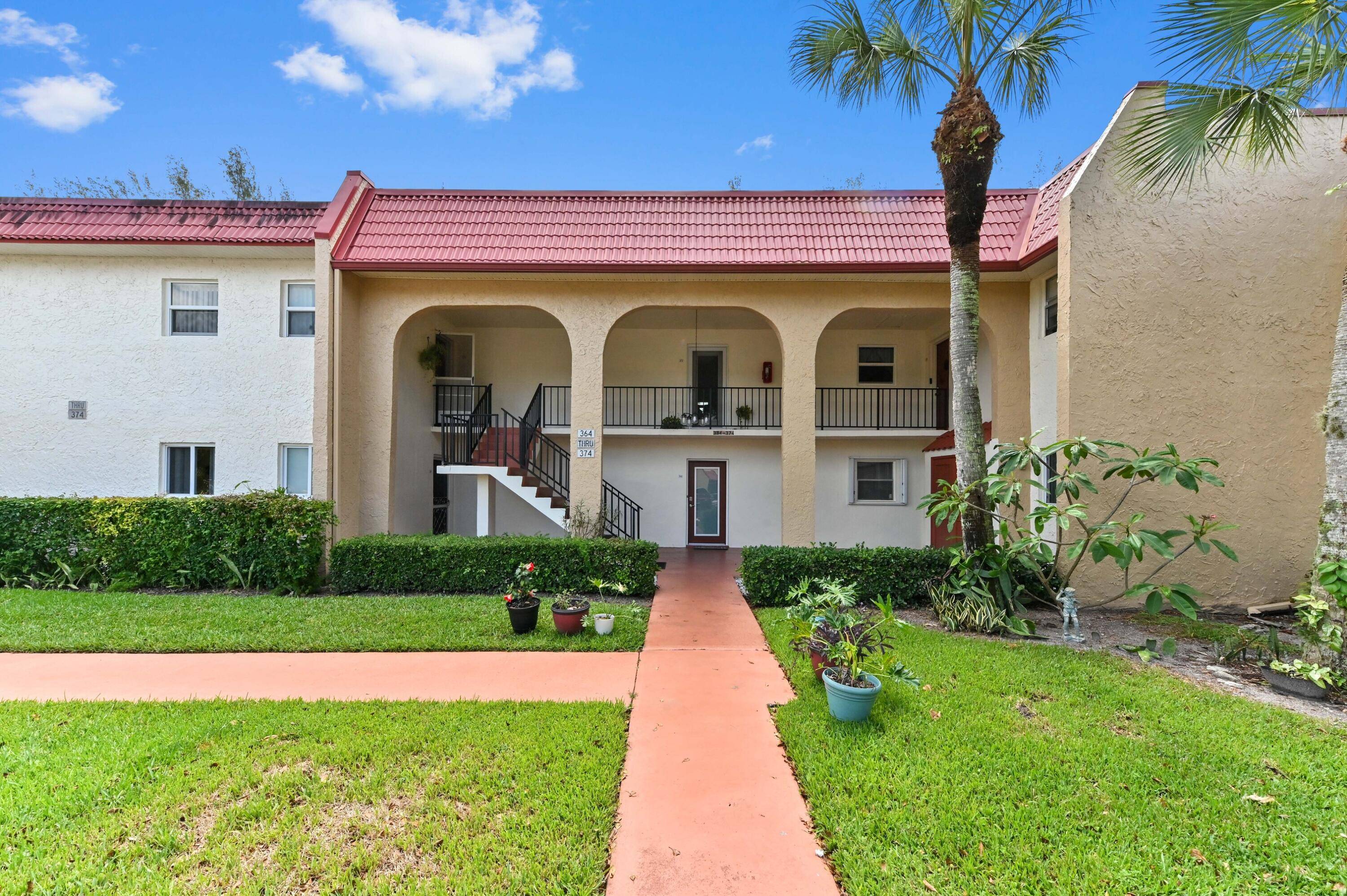 Welcome to this charming and welcoming first floor condo located in a well maintained 55 community of Golden Lakes !
