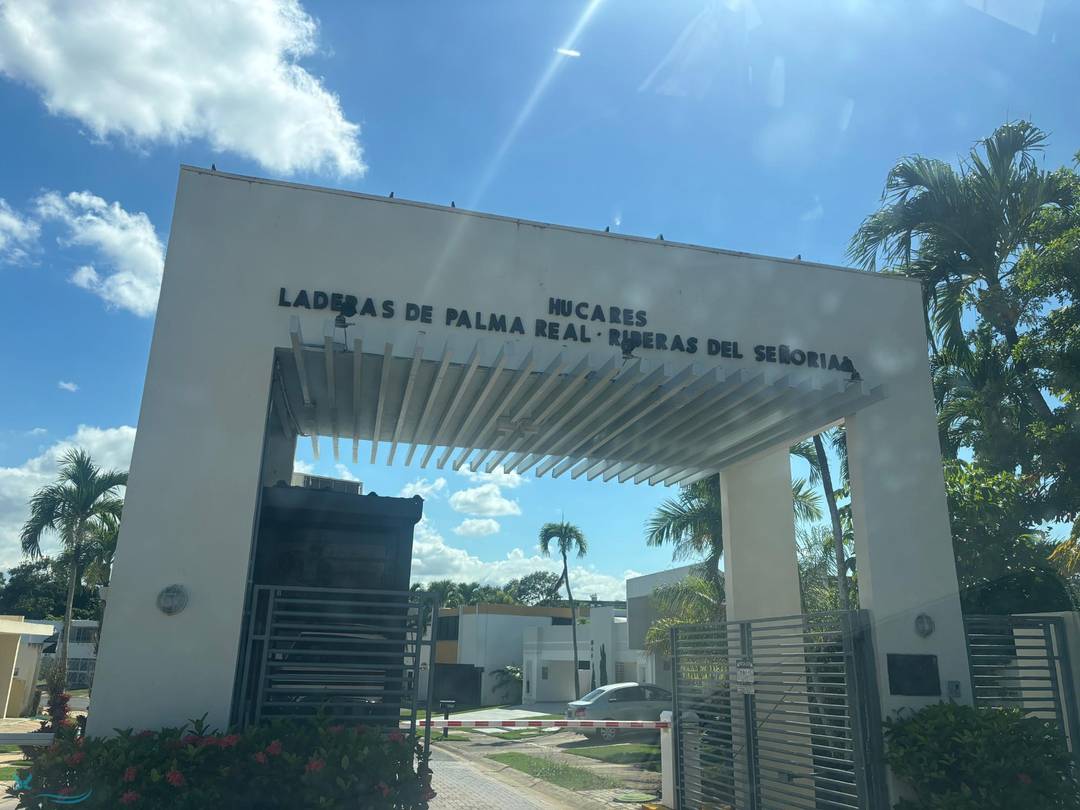 CALLE CALDERÓN DE LA BARCA URB HUCARES House San-Juan