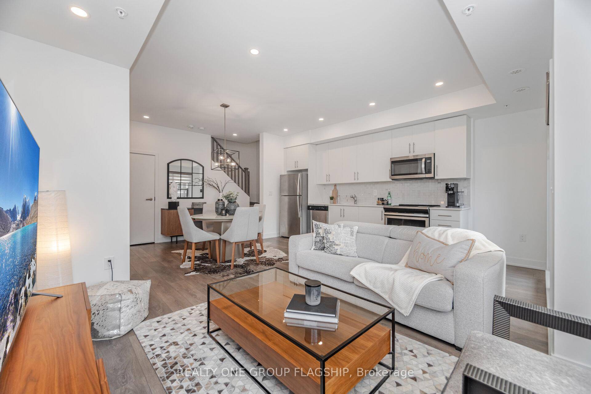 Corner Stunning upgraded unit stacked townhome in Erin Mills !