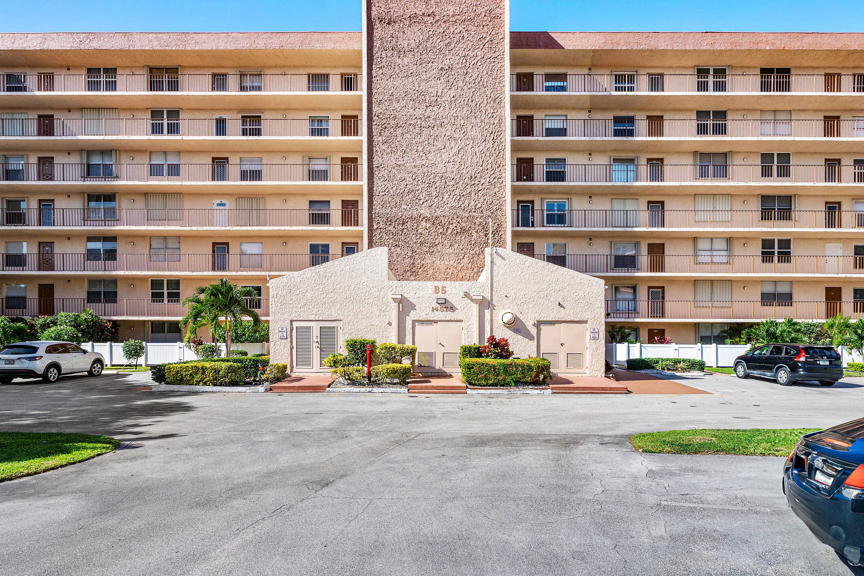 Welcome to your dream lakefront retreat !