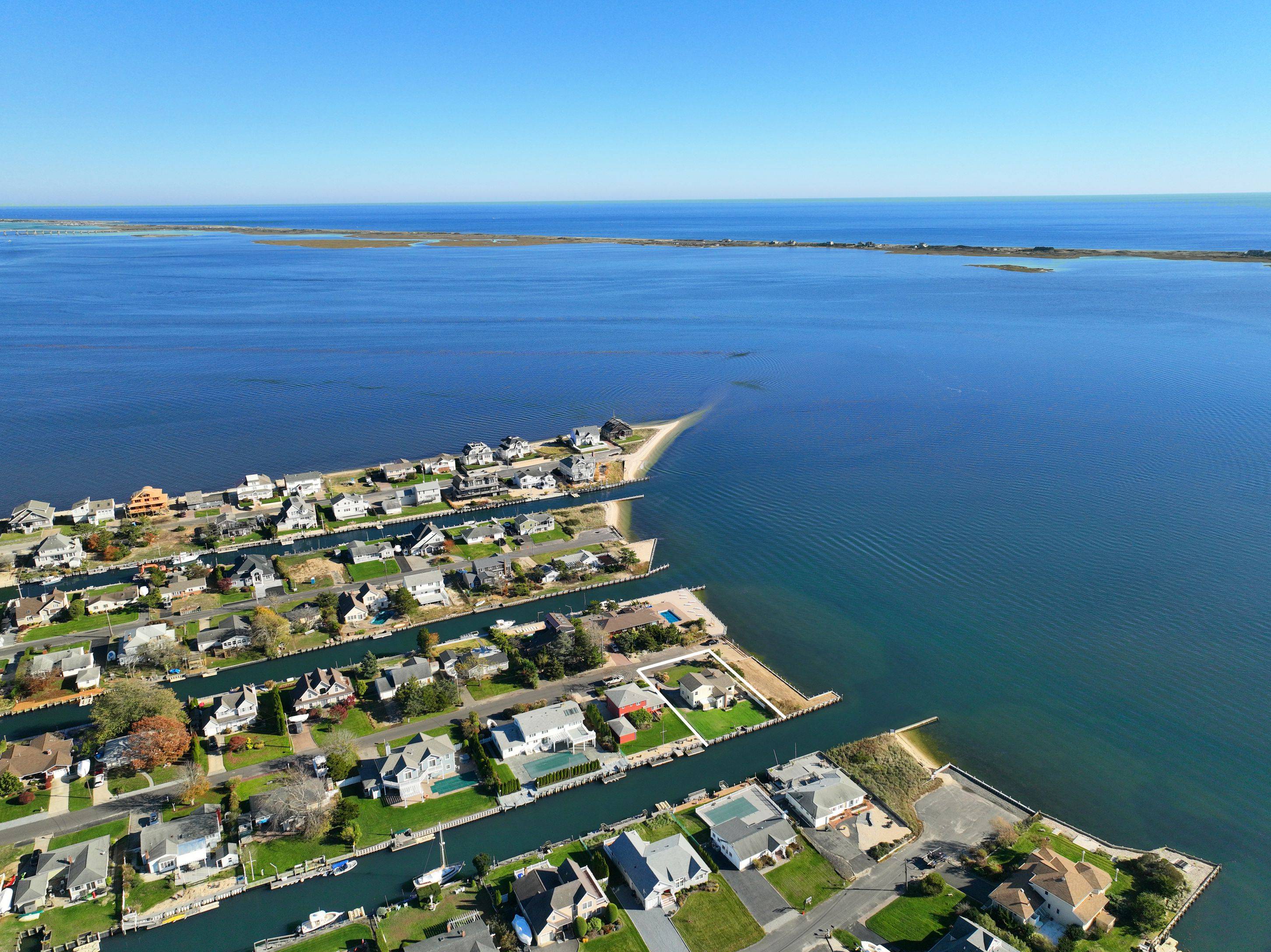 New to market Hamptons Boatlovers summer getaway!